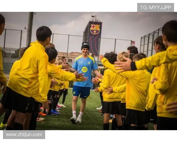 特狮与福特回归巴萨进行康复训练加维参与大部分合练展现状态